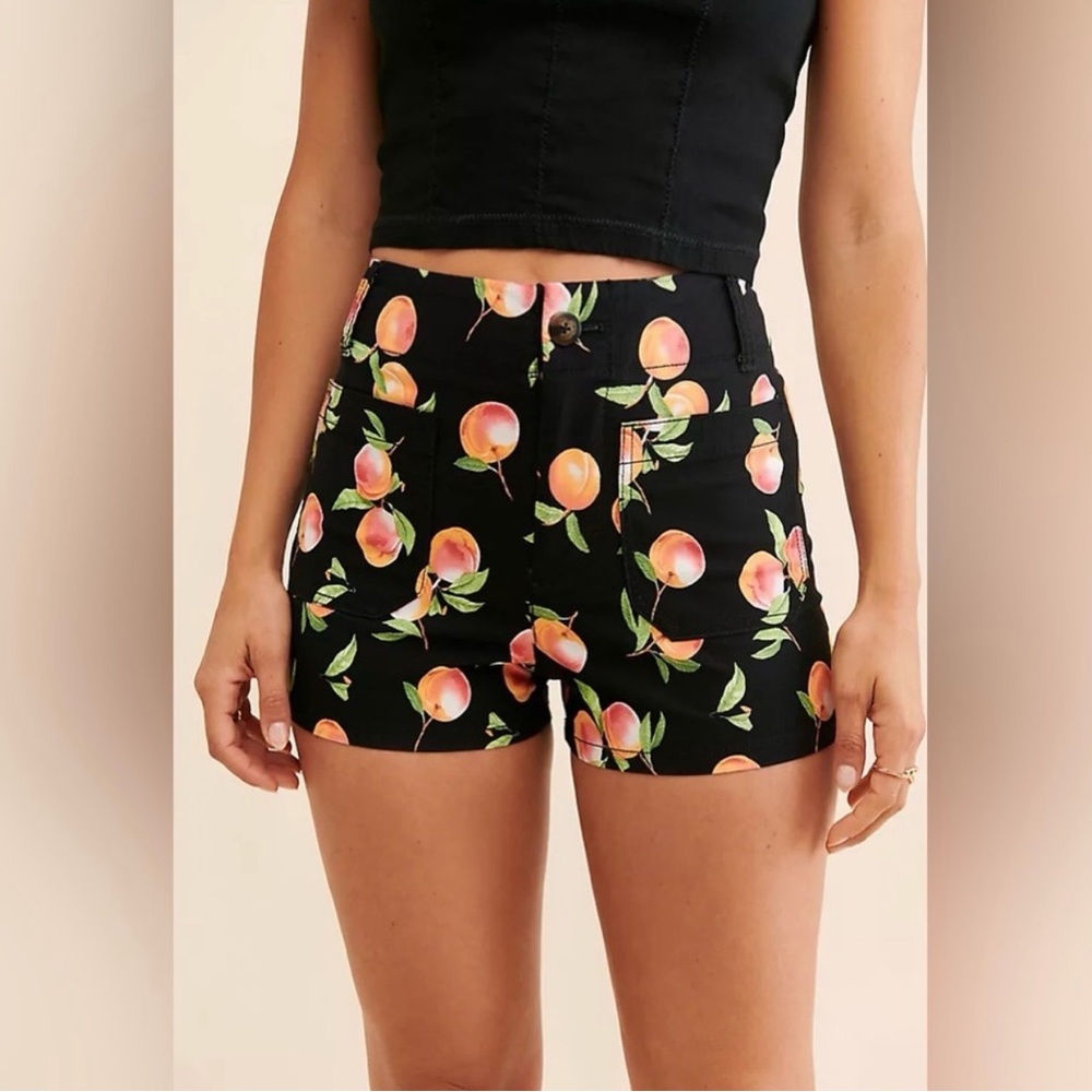 Maeve by Anthropologie Colette Black High-Waist Peach-Print Shorts
